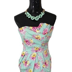 Super cute mint floral strapless dress.